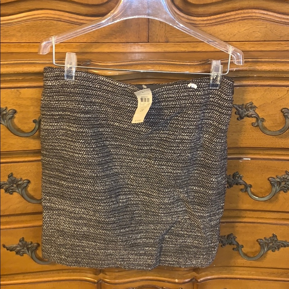 BEAUTIFUL NEVER BEEN WORN ANN TAYLOR WOOL SKIRT!
